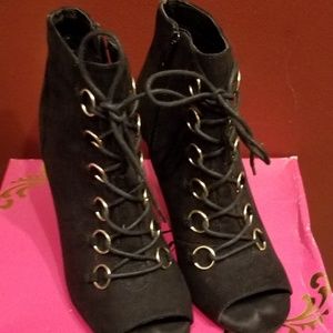 Candies Calavan Booties